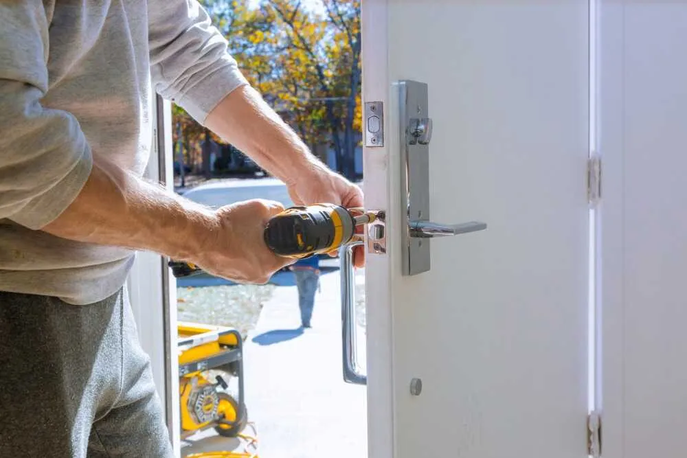 Colocación de puerta placa en dormitorio